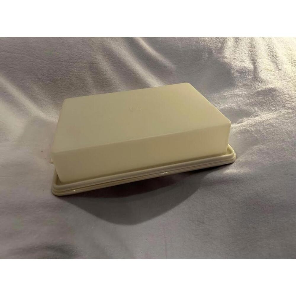 Tupperware Cake Box - Picture 4 of 4